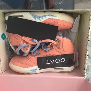 Jordan Air Retro Box in Pink and Black